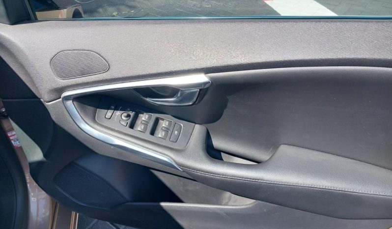 
								Volvo V40 T4 Elite full									