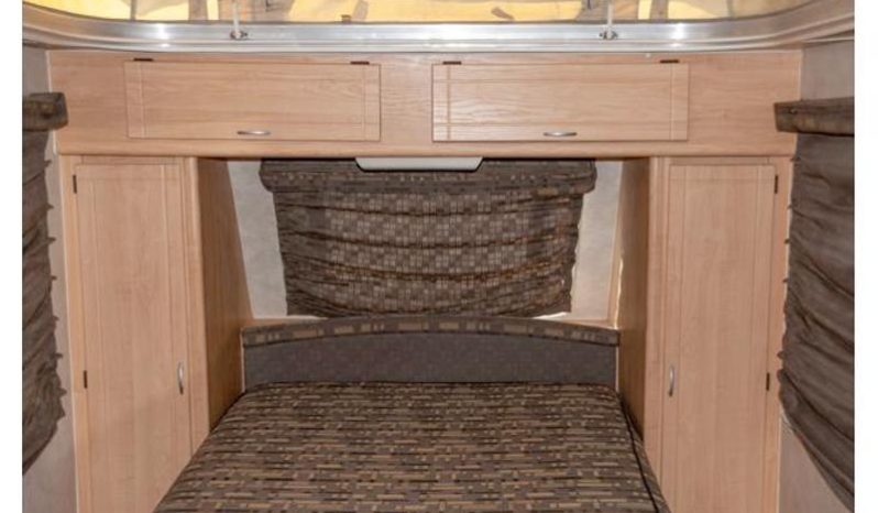 
								Caravan Gypsey Regal full									
