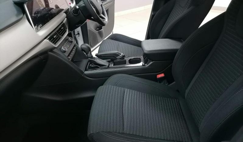 
								Mahindra Xuv 700 Ax5 full									