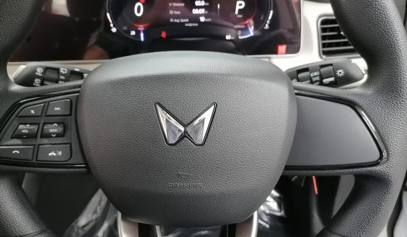 
								Mahindra Xuv 700 Ax5 full									
