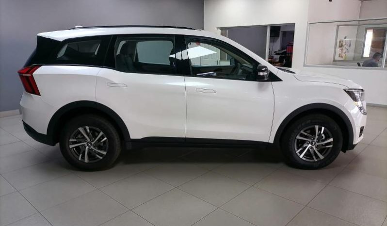 
								Mahindra Xuv 700 Ax5 full									
