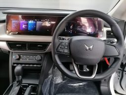 
										Mahindra Xuv 700 Ax5 full									