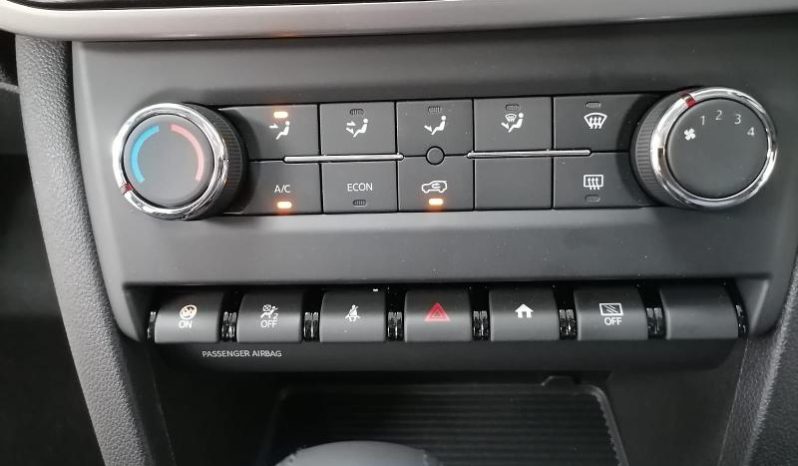 
								Mahindra Xuv 700 Ax5 full									