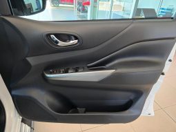 
										Nissan Navara 2.5D Le D Cab 4X4 At full									