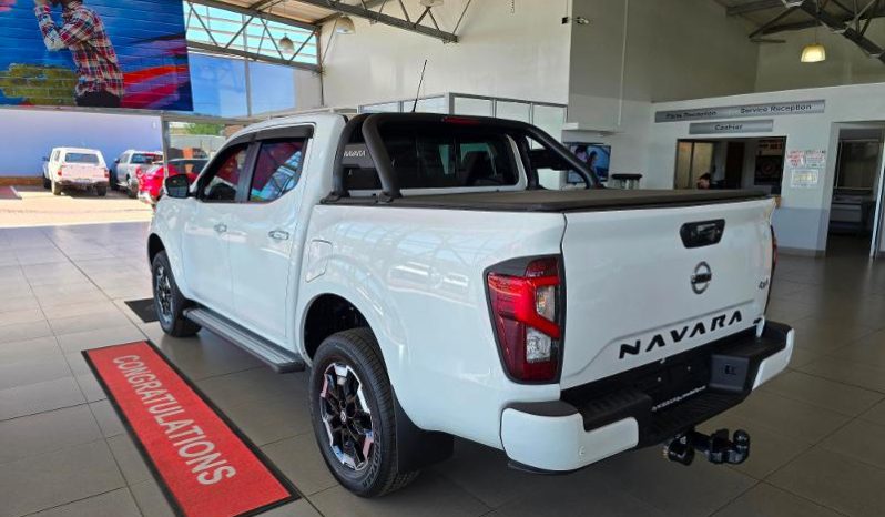 
								Nissan Navara 2.5D Le D Cab 4X4 At full									
