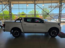 
										Nissan Navara 2.5D Le D Cab 4X4 At full									
