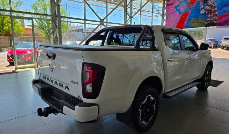 
								Nissan Navara 2.5D Le D Cab 4X4 At full									