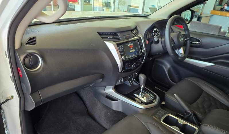 
								Nissan Navara 2.5D Le D Cab 4X4 At full									