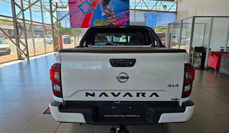 
								Nissan Navara 2.5D Le D Cab 4X4 At full									