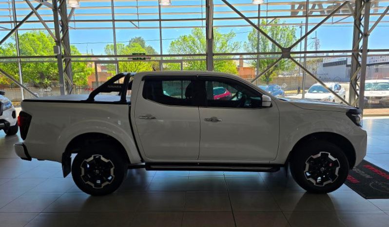 
								Nissan Navara 2.5D Le D Cab 4X4 At full									