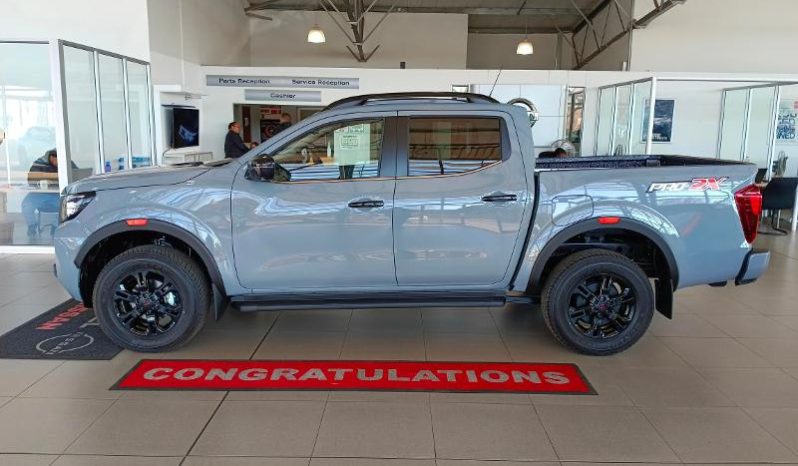 
								Nissan Navara 2.5D Pro-2X D Cab 4X2 At full									