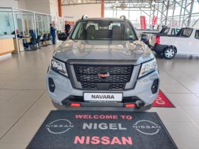 Nissan Navara 2.5D Pro-2X D Cab 4X2 At