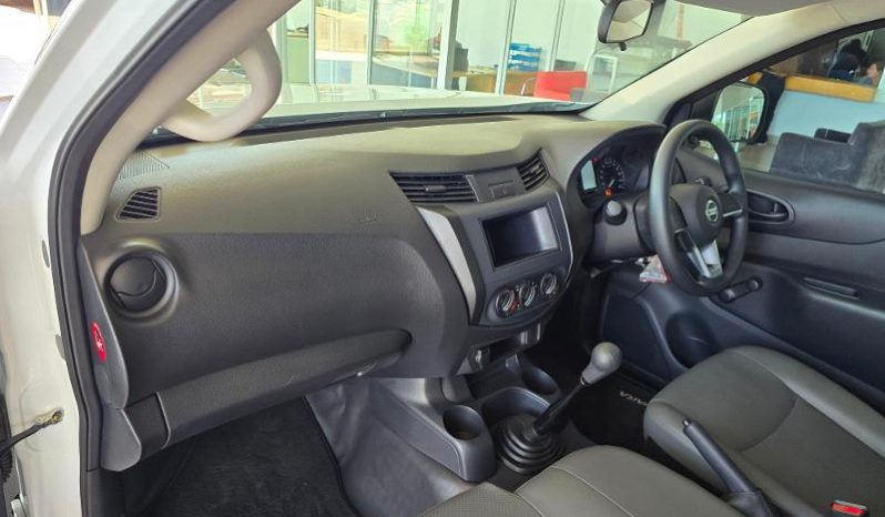 
								Nissan Navara 2.5D Xe S Cab 4X2 full									