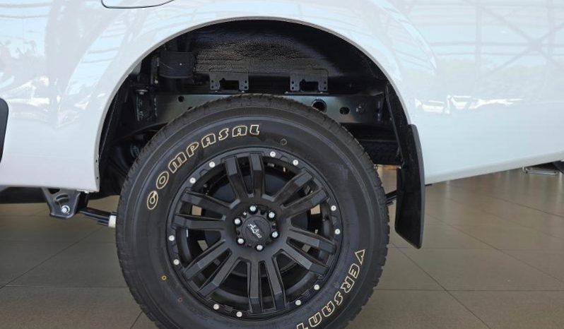
								Nissan Navara 2.5D Xe S Cab 4X2 full									