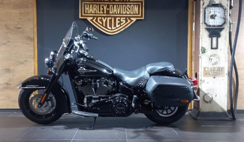 
								Harley Davidson Softail Heritage Classic 114 full									
