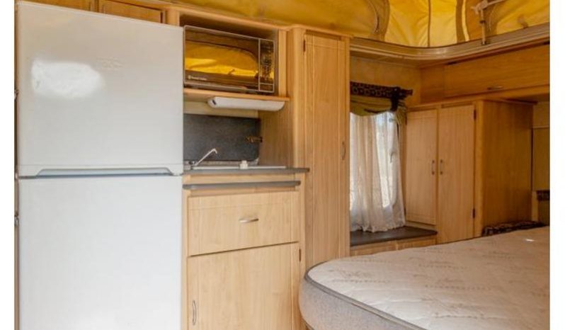 
								Caravan Gypsey Rascal full									