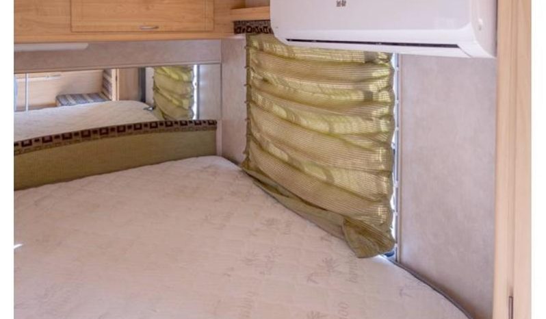 
								Caravan Gypsey Rascal full									