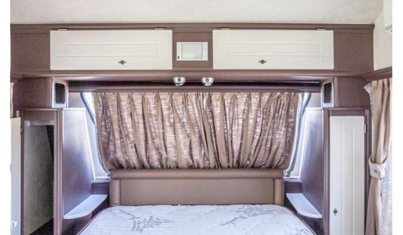 
								Caravan Jurgens Exclusive full									