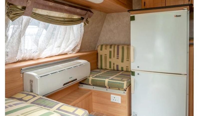 
								Caravan Gypsey Rascal full									