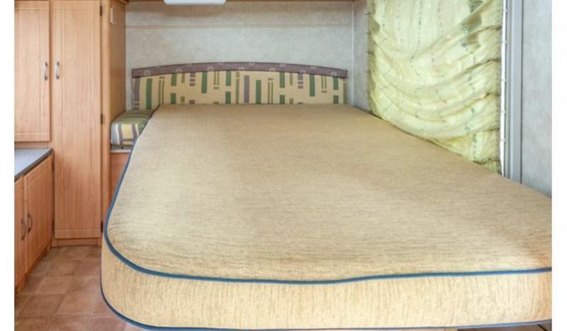 
								Caravan Gypsey Rascal full									