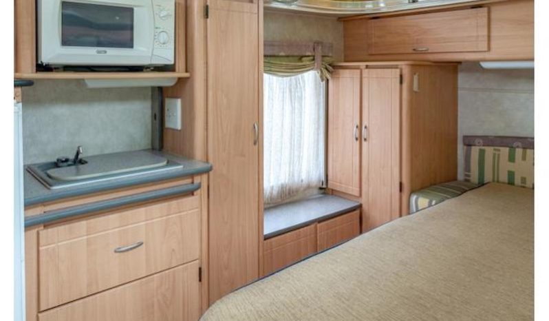 
								Caravan Gypsey Rascal full									