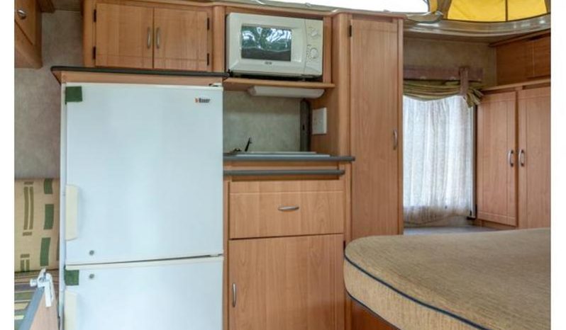 
								Caravan Gypsey Rascal full									