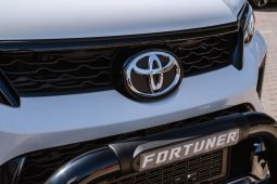 
										Toyota Fortuner 2.4 Gd-6 Rb At full									