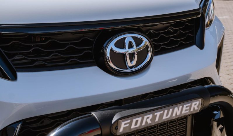 
								Toyota Fortuner 2.4 Gd-6 Rb At full									