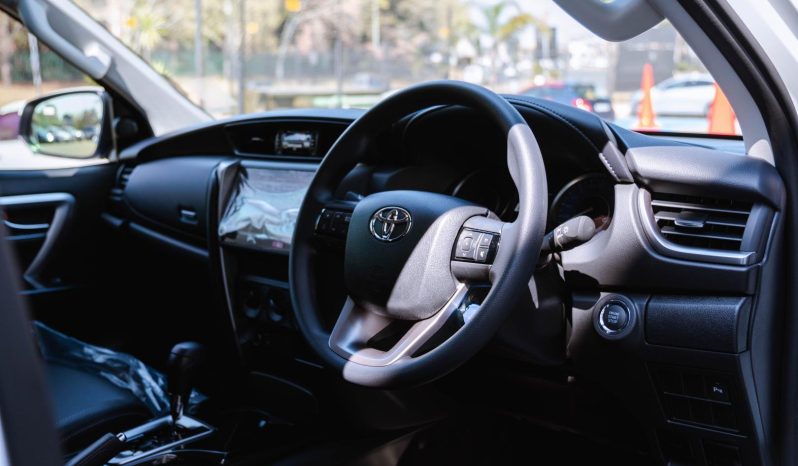 
								Toyota Fortuner 2.4 Gd-6 Rb At full									