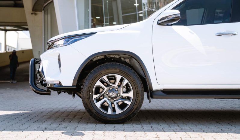 
								Toyota Fortuner 2.4 Gd-6 Rb At full									