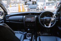 
										Toyota Fortuner 2.4 Gd-6 Rb At full									