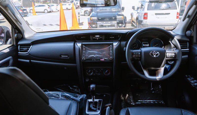 
								Toyota Fortuner 2.4 Gd-6 Rb At full									