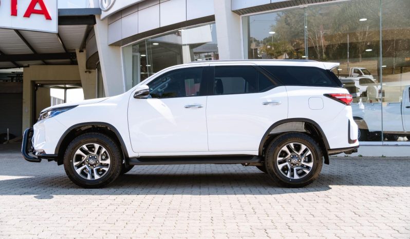 
								Toyota Fortuner 2.4 Gd-6 Rb At full									