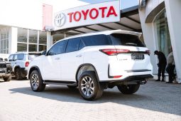 
										Toyota Fortuner 2.4 Gd-6 Rb At full									