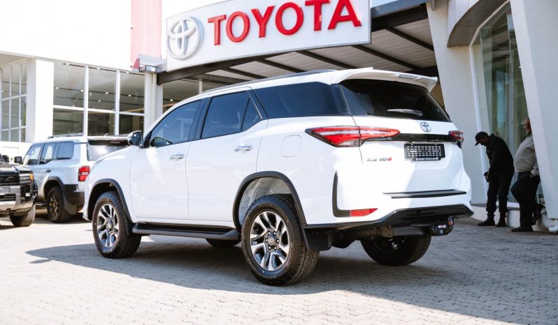 
								Toyota Fortuner 2.4 Gd-6 Rb At full									
