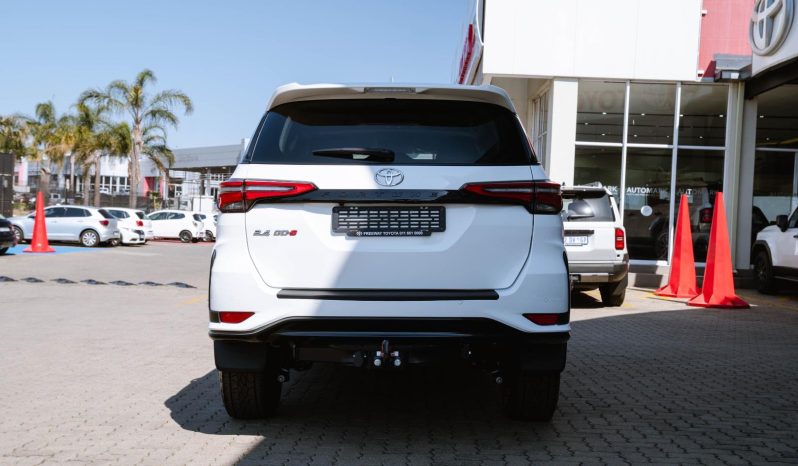 
								Toyota Fortuner 2.4 Gd-6 Rb At full									
