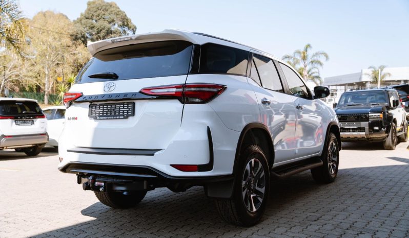 
								Toyota Fortuner 2.4 Gd-6 Rb At full									