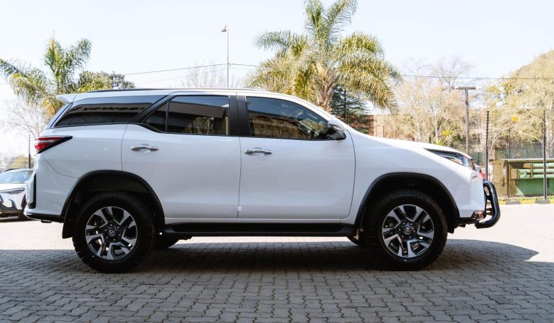 
								Toyota Fortuner 2.4 Gd-6 Rb At full									