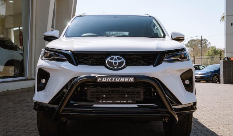 
								Toyota Fortuner 2.4 Gd-6 Rb At full									