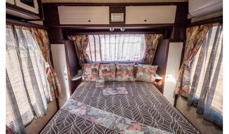 
								Caravan Jurgens Exclusive full									