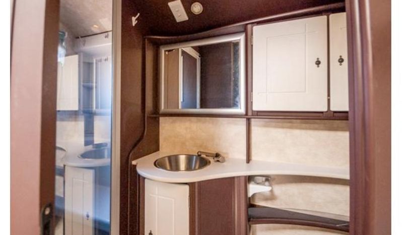 
								Caravan Jurgens Exclusive full									