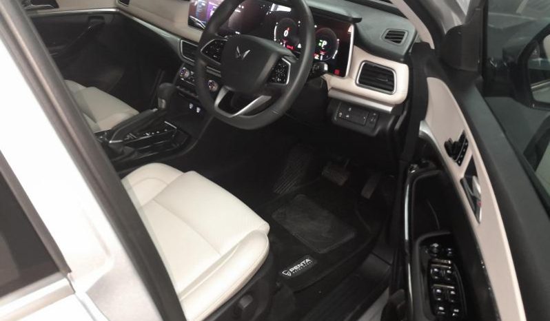 
								Mahindra Xuv 700 Ax7 full									