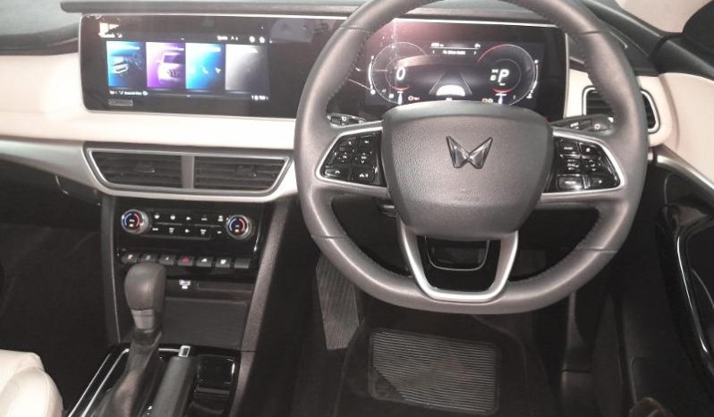 
								Mahindra Xuv 700 Ax7 full									