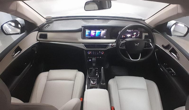 
								Mahindra Xuv 700 Ax7 full									