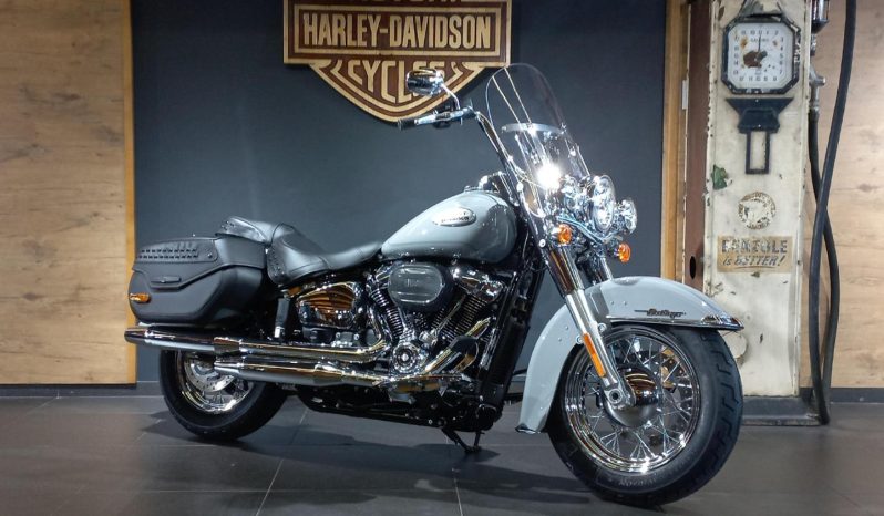 
								Harley Davidson Softail Heritage Classic 114 full									
