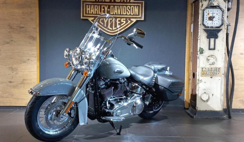 
								Harley Davidson Softail Heritage Classic 114 full									