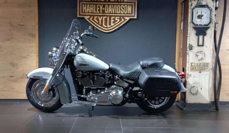
								Harley Davidson Softail Heritage Classic 114 full									