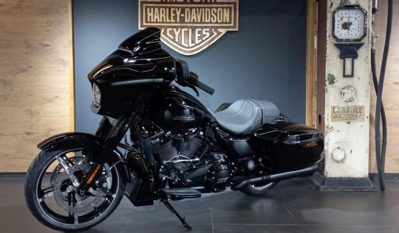 
								Harley Davidson Street Glide FLHX full									