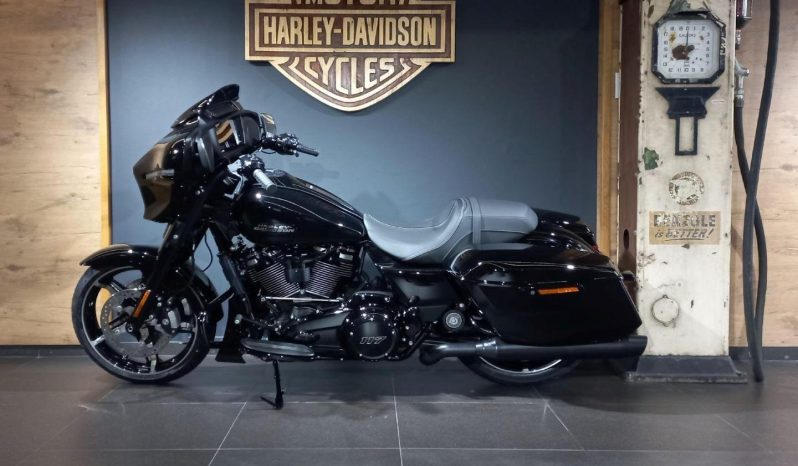 
								Harley Davidson Street Glide FLHX full									