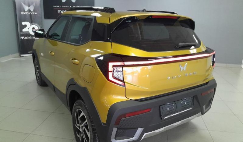
								Mahindra XUV 3X0 1.2 AX5 MT full									